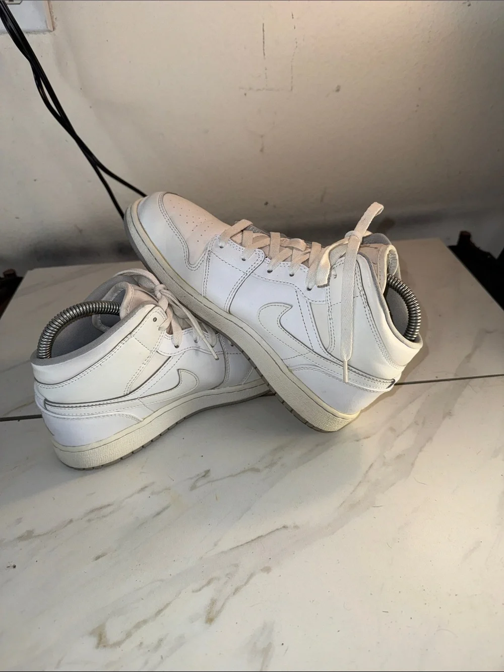 Jordan Men's Athletic Shoes White Jordan 1 Retro Mid White (2017)
